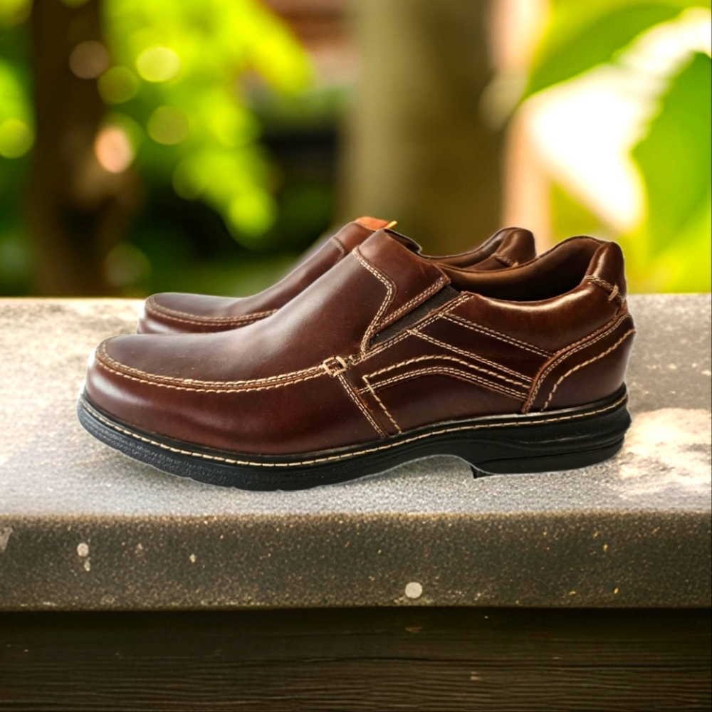 Men's Johnston & Murphy Slip On Casual Brown Loafer. New Size 10M.